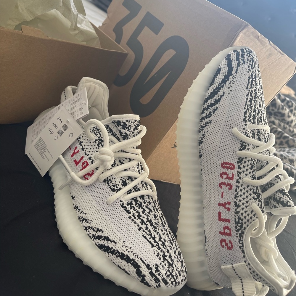 Yeezy Adidas Boost 350 V2 Zebra in White/Core Black/Red